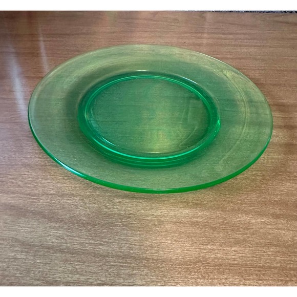 Vintage 7 1/2” uranium glass luncheon plate - Picture 9 of 10